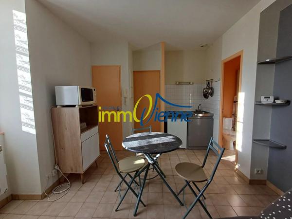 Location                                                      Appartement
                        
                     1 pièces                      22 m2                     à Lussac-les-Châteaux