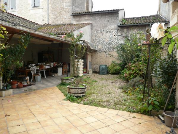 ⚜ COGNAC Centre A Vendre MAISON de VILLE avec Cour et Dépendances ⚜