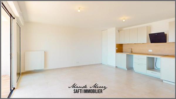 Appartement NEUF type T3 - terrasse avec vue mer et dégagée - dernier étage avec ascenceur - 2 places de parking au sous-sol sécurisé - toutes commodités du centre ville d'Hyères à pied - quartier de standing et très calme