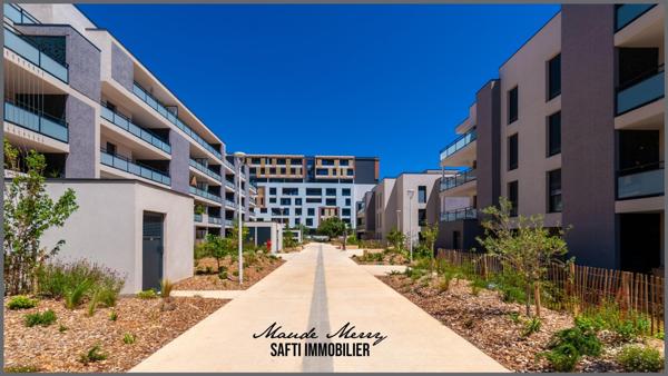 Appartement NEUF type T3 - terrasse avec vue mer et dégagée - dernier étage avec ascenceur - 2 places de parking au sous-sol sécurisé - toutes commodités du centre ville d'Hyères à pied - quartier de standing et très calme