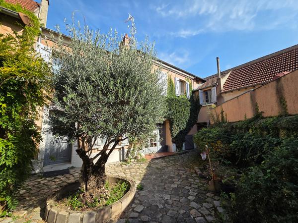 Immeuble de 232, 89 m² Verrieres Le Buisson