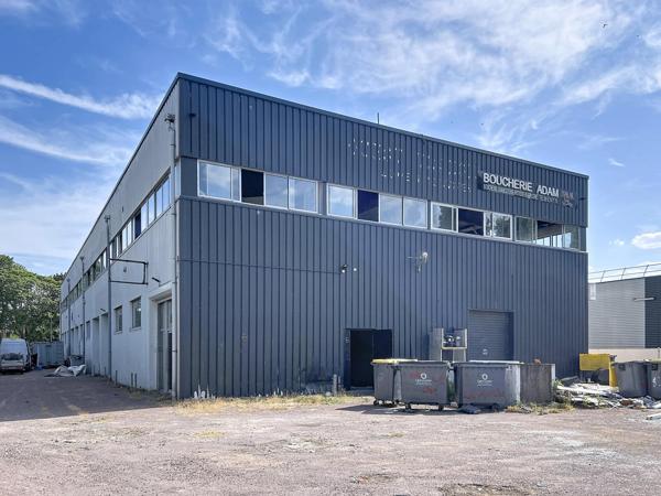 ENSEMBLE IMMOBILIER D'ACTIVITÉS 12 CELLULES ET 33 GARAGES