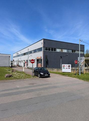 ENSEMBLE IMMOBILIER D'ACTIVITÉS 12 CELLULES ET 33 GARAGES