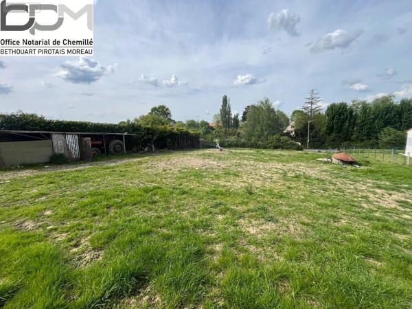 Terrain à Batir à vendre à Chemillé-en-Anjou dans le Maine-et-Loire (49120), ref : 49062/805