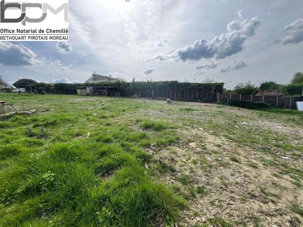 Terrain à Batir à vendre à Chemillé-en-Anjou dans le Maine-et-Loire (49120), ref : 49062/805