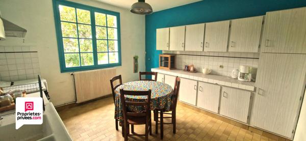 Maison de plain-pied de 120m² - 3 chambres - Garage - Dépendances - Terrain arboré de 2070m²