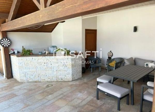 5 Chambres dont une au rez-de-chaussée. PROCHE MORESTEL