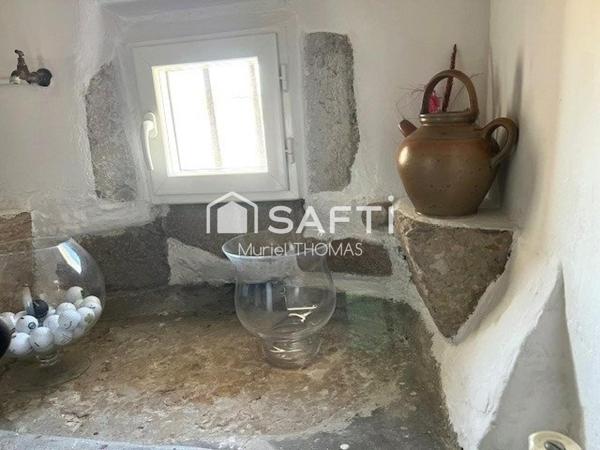 5 Chambres dont une au rez-de-chaussée. PROCHE MORESTEL