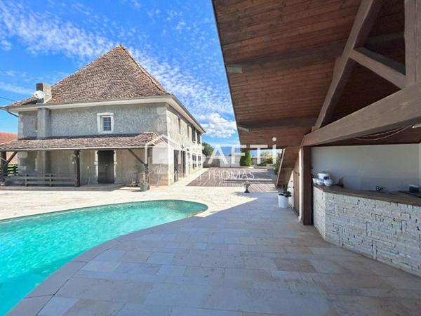 5 Chambres dont une au rez-de-chaussée. PROCHE MORESTEL