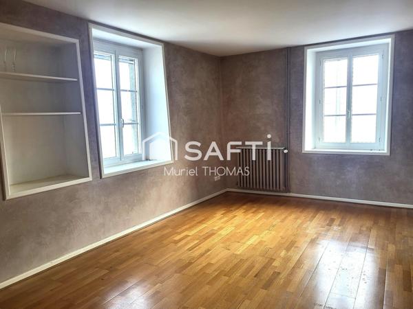 5 Chambres dont une au rez-de-chaussée. PROCHE MORESTEL