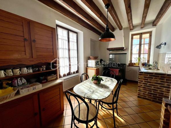 Pussay, ville avec commerces, médecins, écoles.
Cette charmante maison familiale et conviviale de 160 m² vous propose une entrée, un séjour lumineux avec cheminée, cuisine ouverte, un coin bureau pouvant être transformé en chambre, buanderie et 1 WC. A l'étage on découvre 3 chambres, une salle de bain avec WC et pour finir vous pourrez profiter d'une spacieuse chambre de plus de 45m² au dernier étage. La maison offre egalement une superbe cave voutrée, un grand garage et un beau jardin de 503m² clos de mur et arboré.

Le bien dispose d'un système de chauffage individuel électrique et un vitrage double, coup de cœur ! Contactez ALEXANDRE CARDONNEL pour plus d’informations.