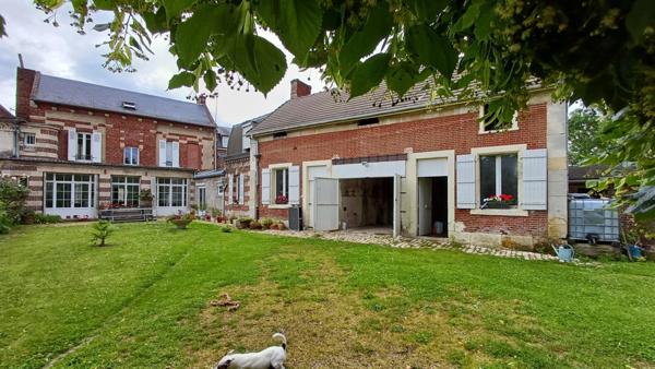 Maison T6 4 chambres dur un terrain clos de 1200m² avec garge, un studio et une grande dépendance