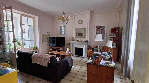 Maison T6 4 chambres dur un terrain clos de 1200m² avec garge, un studio et une grande dépendance