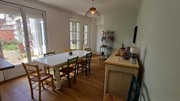 Maison T6 4 chambres dur un terrain clos de 1200m² avec garge, un studio et une grande dépendance