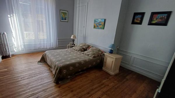 Maison T6 4 chambres dur un terrain clos de 1200m² avec garge, un studio et une grande dépendance