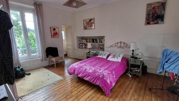 Maison T6 4 chambres dur un terrain clos de 1200m² avec garge, un studio et une grande dépendance