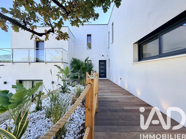 Maison à vendre 6 pièces 177 m² Solliès-Toucas