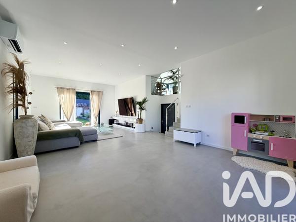 Maison à vendre 6 pièces 177 m² Solliès-Toucas