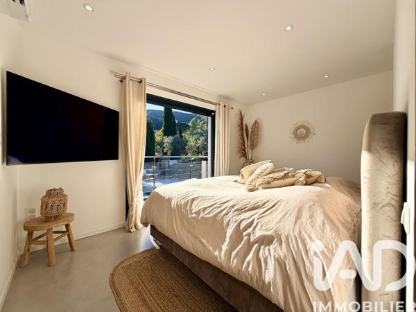 Maison à vendre 6 pièces 177 m² Solliès-Toucas