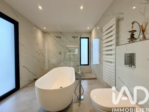 Maison à vendre 6 pièces 177 m² Solliès-Toucas