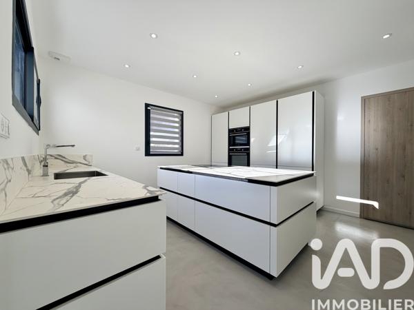 Maison à vendre 6 pièces 177 m² Solliès-Toucas