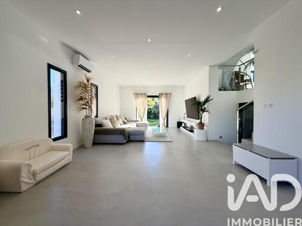 Maison à vendre 6 pièces 177 m² Solliès-Toucas