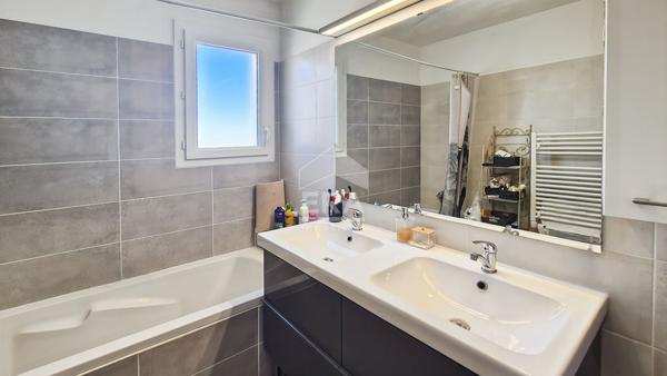 CHATEAURENARD - Maison récente proche centre ville