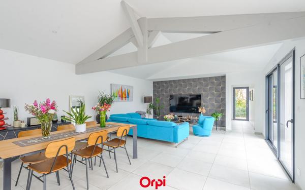 Maison à vendre    5 pièces •  L'Houmeau