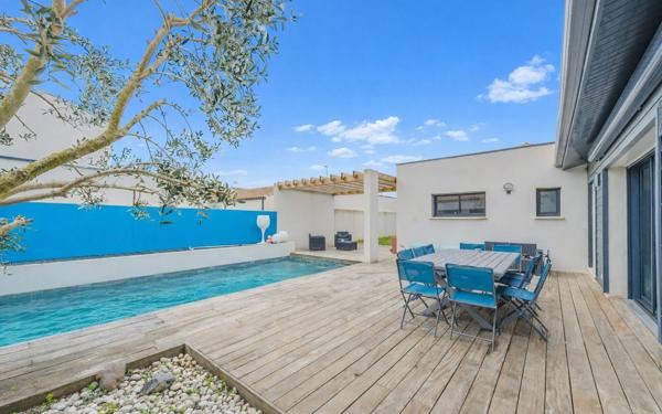 Maison à vendre    5 pièces •  L'Houmeau