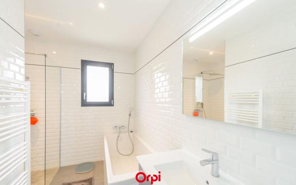 Maison à vendre    5 pièces •  L'Houmeau