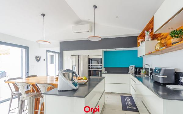 Maison à vendre    5 pièces •  L'Houmeau