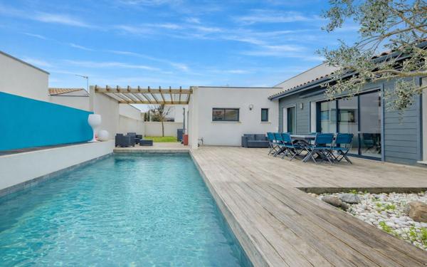 Maison à vendre    5 pièces •  L'Houmeau