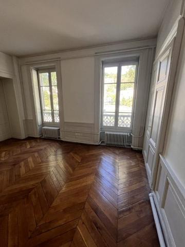 APPARTEMENT T5 - QUARTIER AINAY