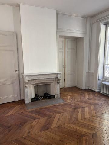 APPARTEMENT T5 - QUARTIER AINAY