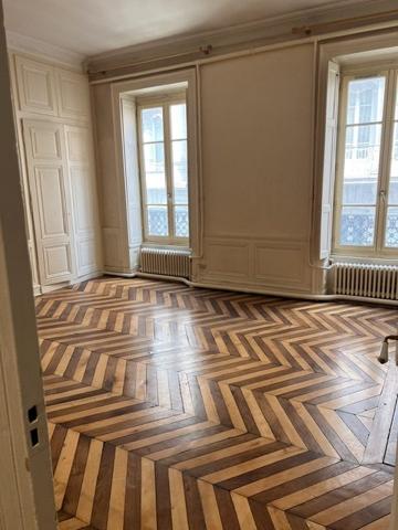 APPARTEMENT T5 - QUARTIER AINAY