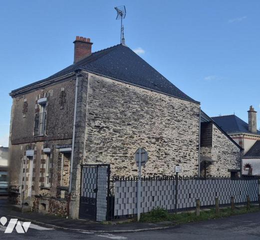 CANDÉ - MAISON EN PIERRE - 62 m² - 2 CHAMBRES - CAVE - COUR