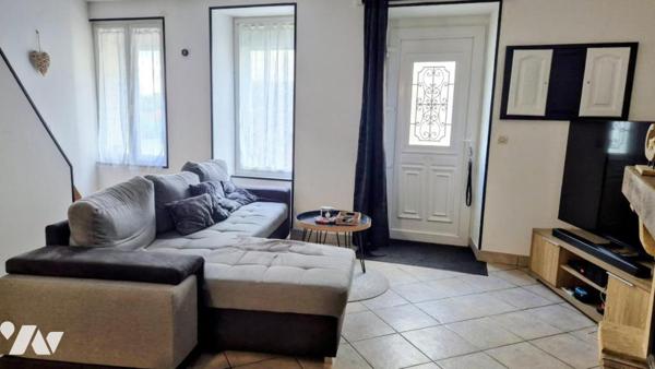 CANDÉ - MAISON EN PIERRE - 62 m² - 2 CHAMBRES - CAVE - COUR