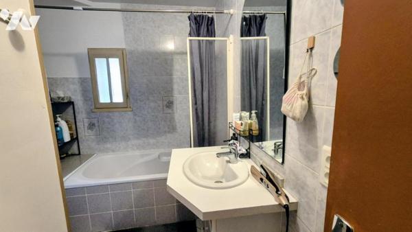 CANDÉ - MAISON EN PIERRE - 62 m² - 2 CHAMBRES - CAVE - COUR