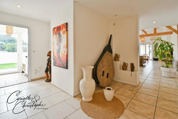 Dpt Hérault (34), à vendre à Plaissan – Villa moderne T6 216m² – Terrain de 2 000m² avec piscine et pool house