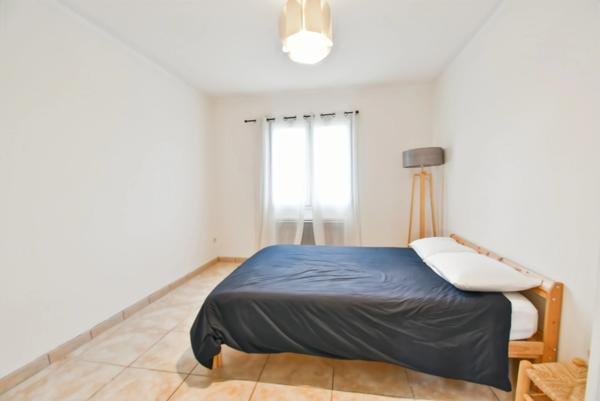 Dpt Hérault (34), à vendre à Plaissan – Villa moderne T6 216m² – Terrain de 2 000m² avec piscine et pool house