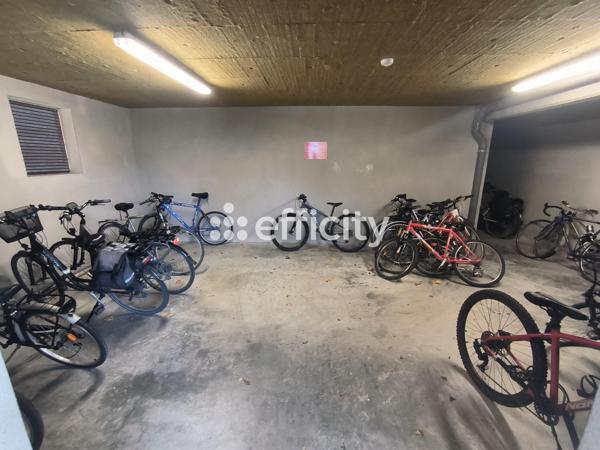 Appartement
         3 pièces
        - 58 m² 179 000 € *