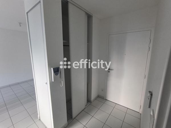 Appartement
         3 pièces
        - 58 m² 179 000 € *
