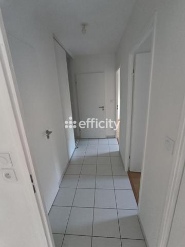 Appartement
         3 pièces
        - 58 m² 179 000 € *