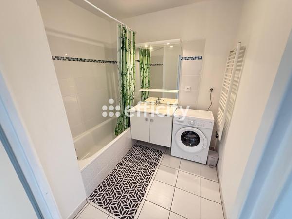 Appartement
         3 pièces
        - 58 m² 179 000 € *