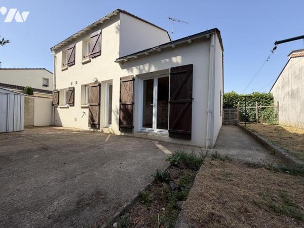 Sacré-Cœur : maison 3 chambres garage et jardin dans un square 