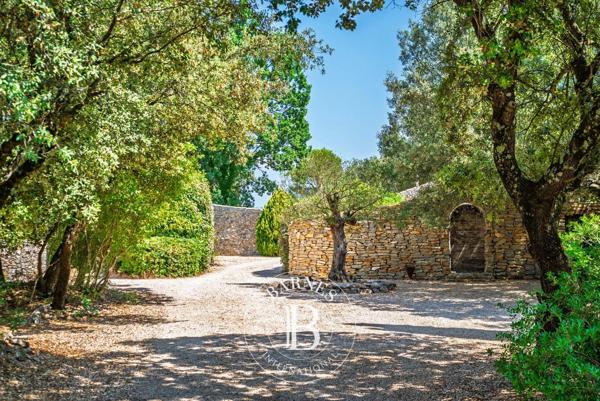 Saint-Maximin-la-Sainte-Baume, Propriété 12 Chambres -  600 m² à vendre