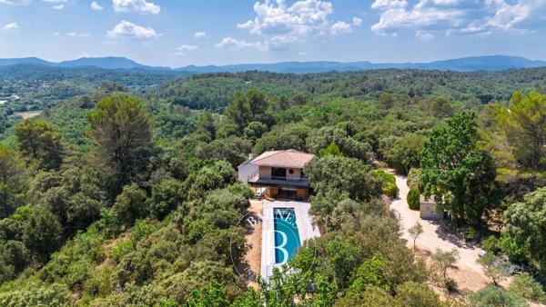 Saint-Maximin-la-Sainte-Baume, Propriété 12 Chambres -  600 m² à vendre