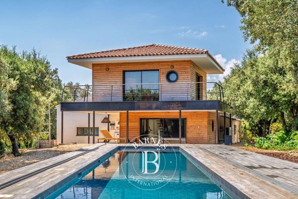 Saint-Maximin-la-Sainte-Baume, Propriété 12 Chambres -  600 m² à vendre