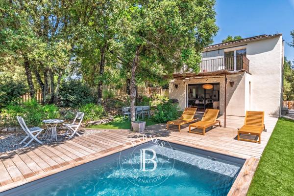 Saint-Maximin-la-Sainte-Baume, Propriété 12 Chambres -  600 m² à vendre
