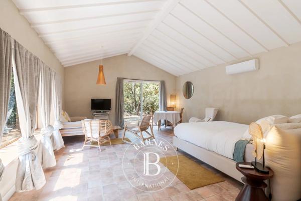 Saint-Maximin-la-Sainte-Baume, Propriété 12 Chambres -  600 m² à vendre